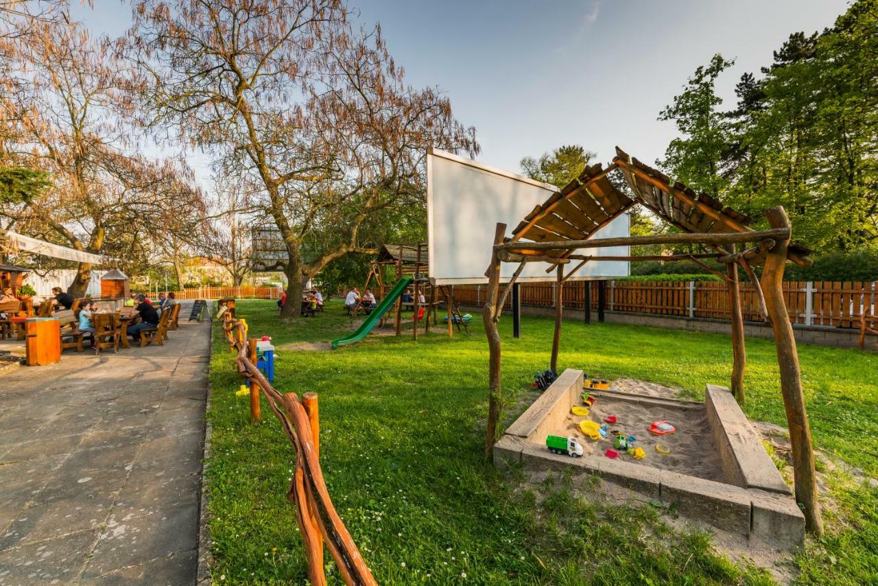 Penzion Piranha Mělník Buitenkant foto